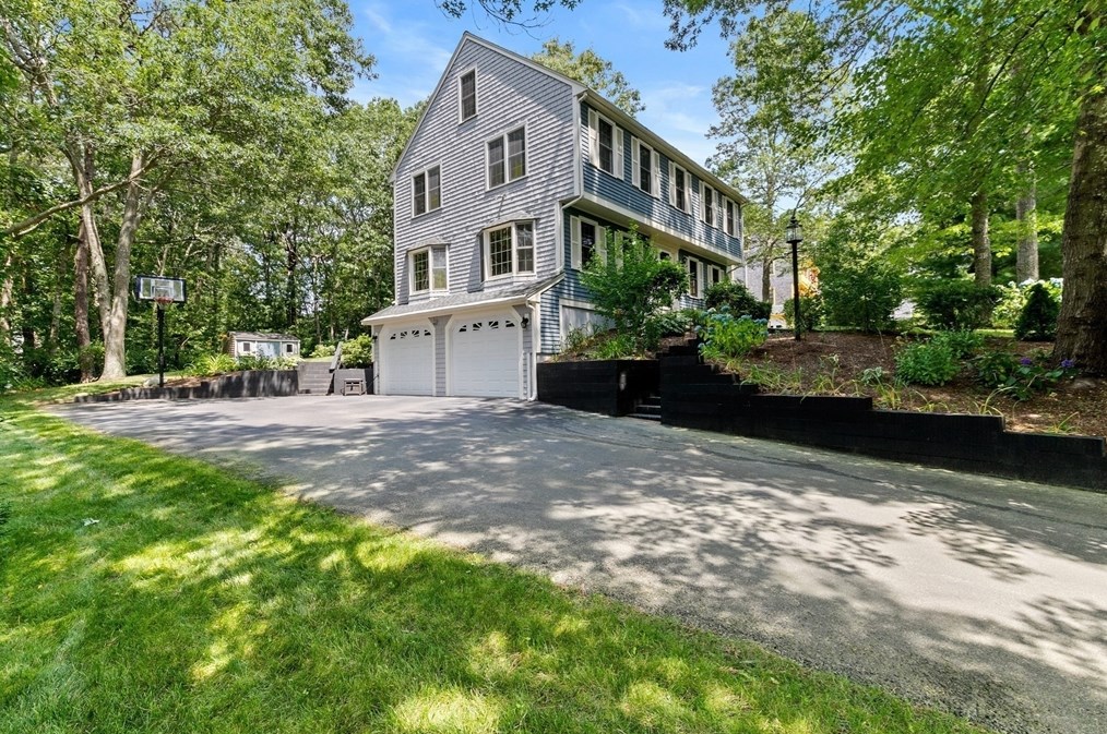 69 Kathleen Dr, Plymouth, MA 02360