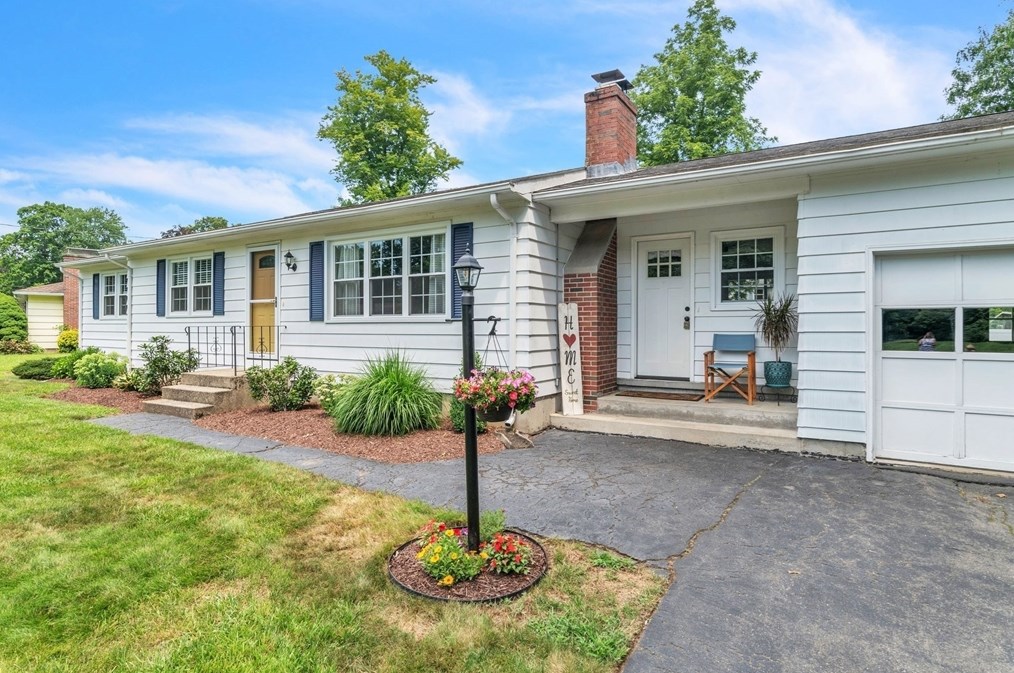 16 Stephen Ln, Montgomery, MA 01085