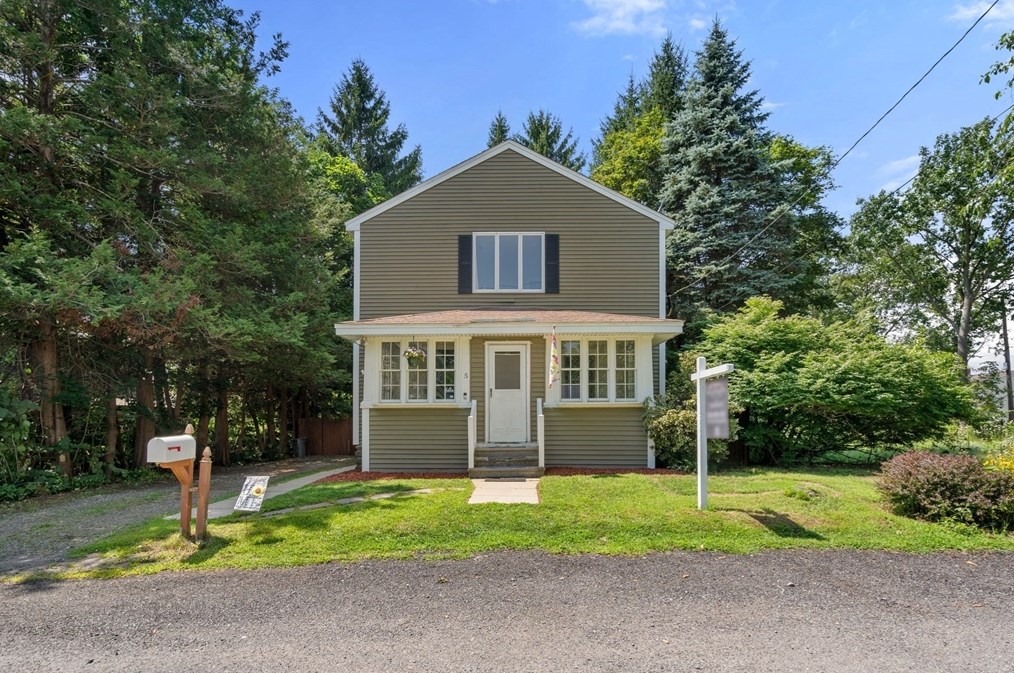 5 Westover Rd, Worcester, MA 01606