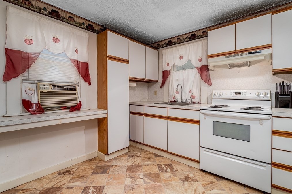 18 Appleton Cir, Fitchburg, MA 01420 exterior