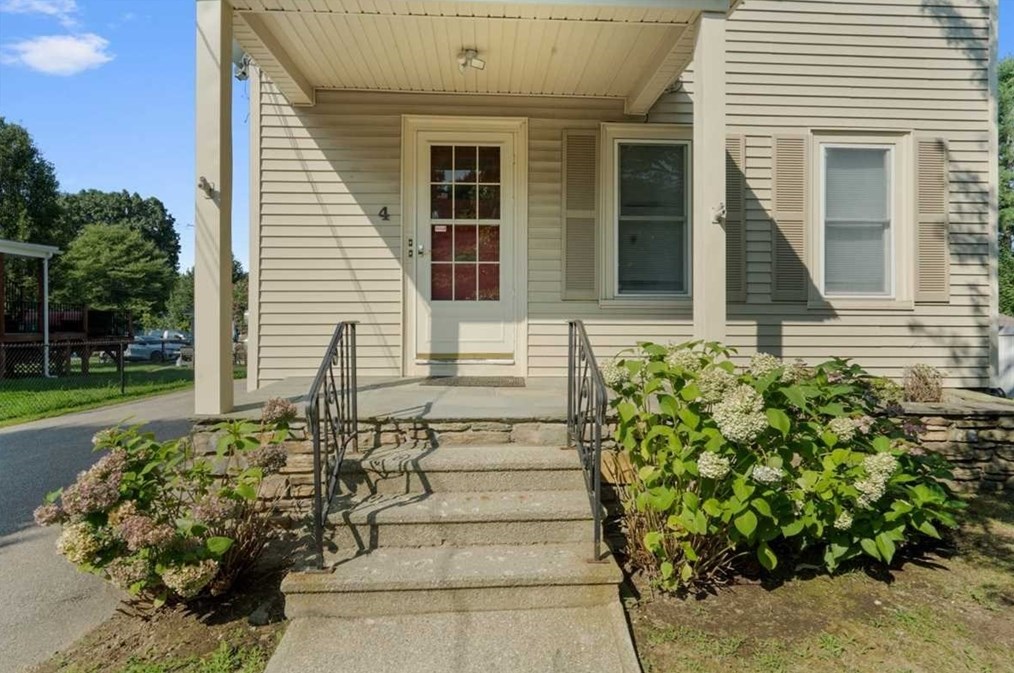 4 Clara St, Worcester, MA 01606