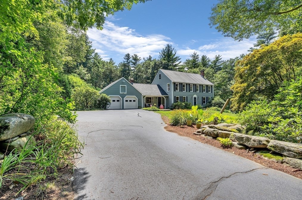 14 October Ln, Stow, MA 01775
