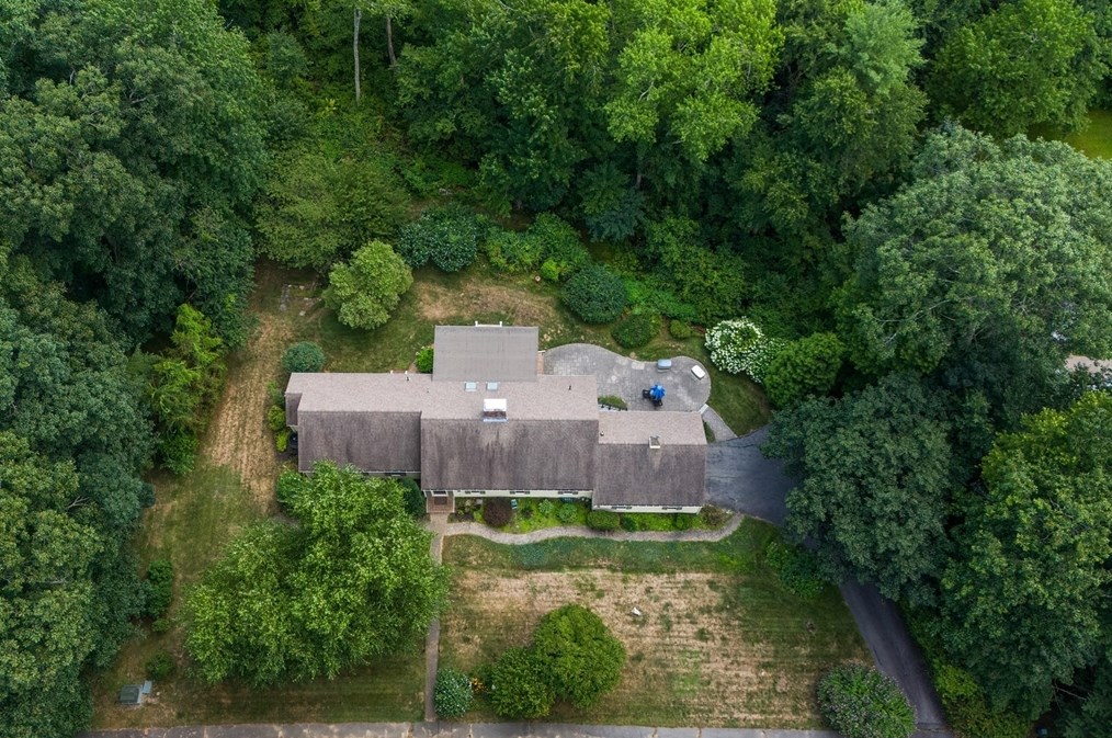 9 Tophet Rd, Lynnfield, MA 01940