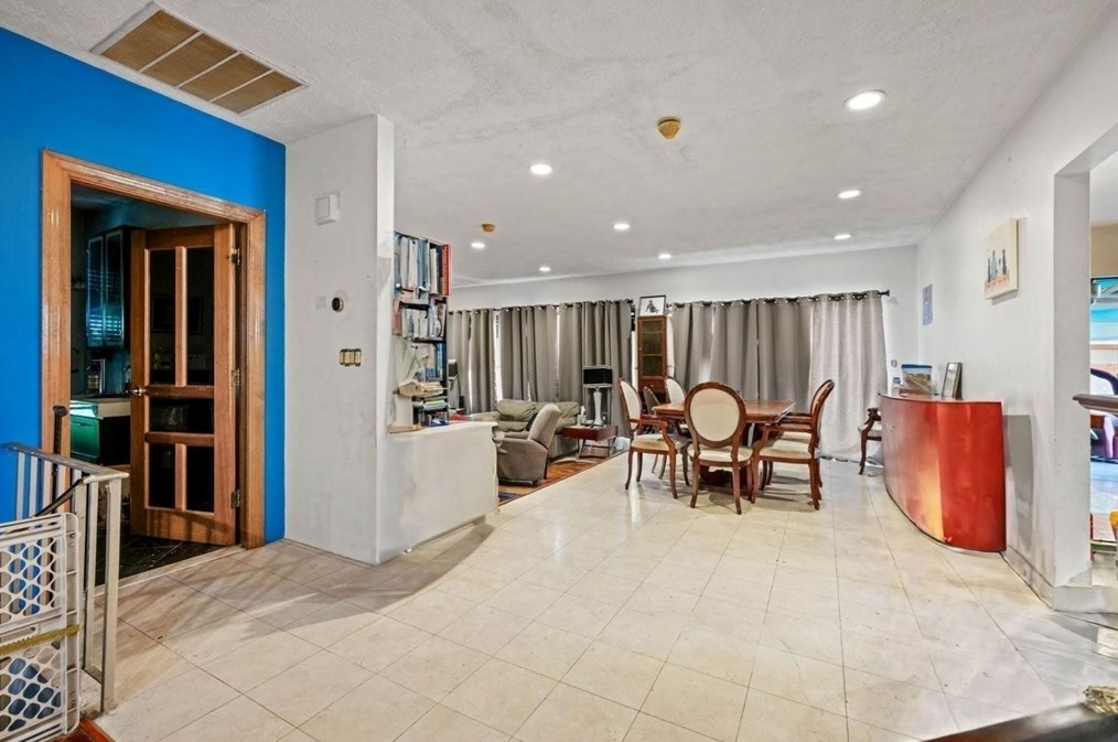 22 Hanson Rd, Saugus, MA 01906