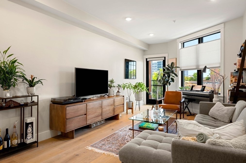 305 Webster Ave #406, Cambridge, MA 02141