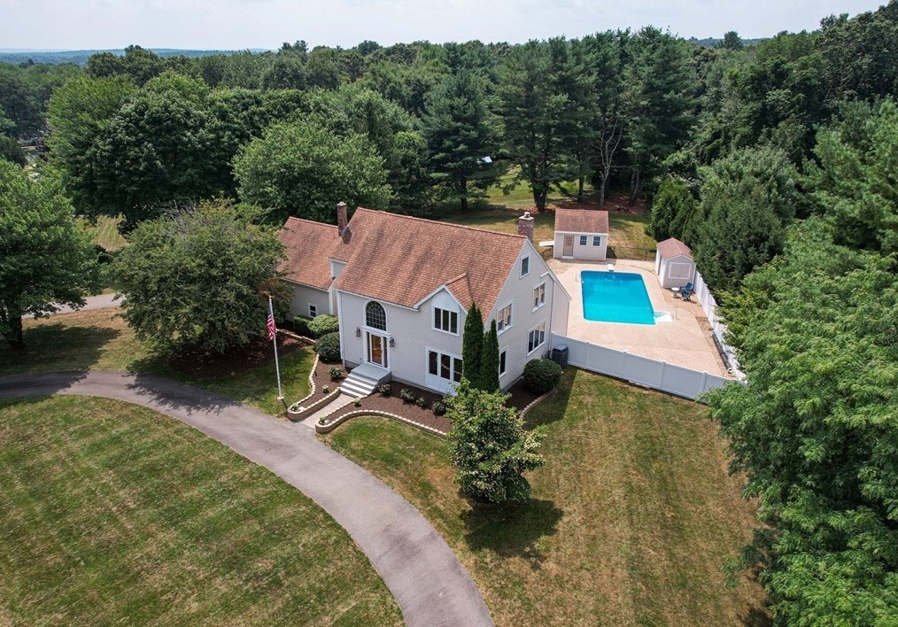 5 Nicholas Rd, Hopkinton, MA 01748