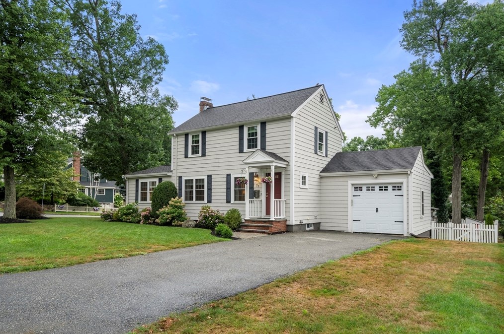 72 Hartshorn St, Reading, MA 01867