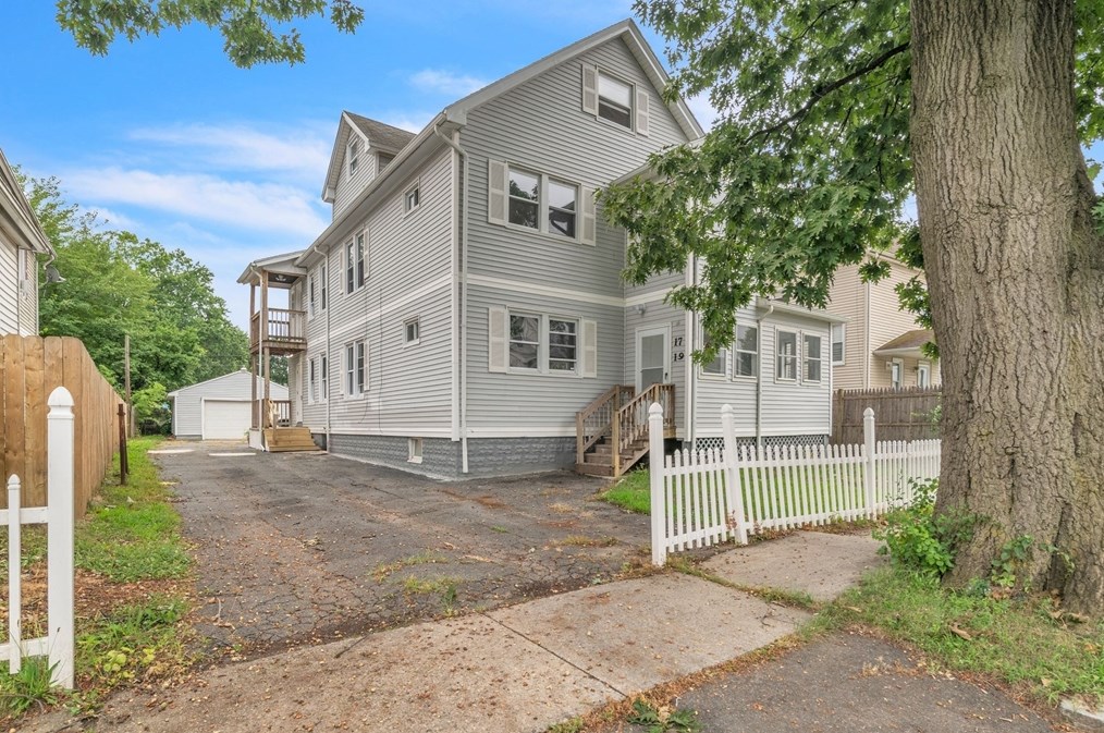 17-19 Laurel St, Springfield, MA 01107