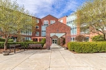 133 Place Ln #133, Woburn, MA 01801