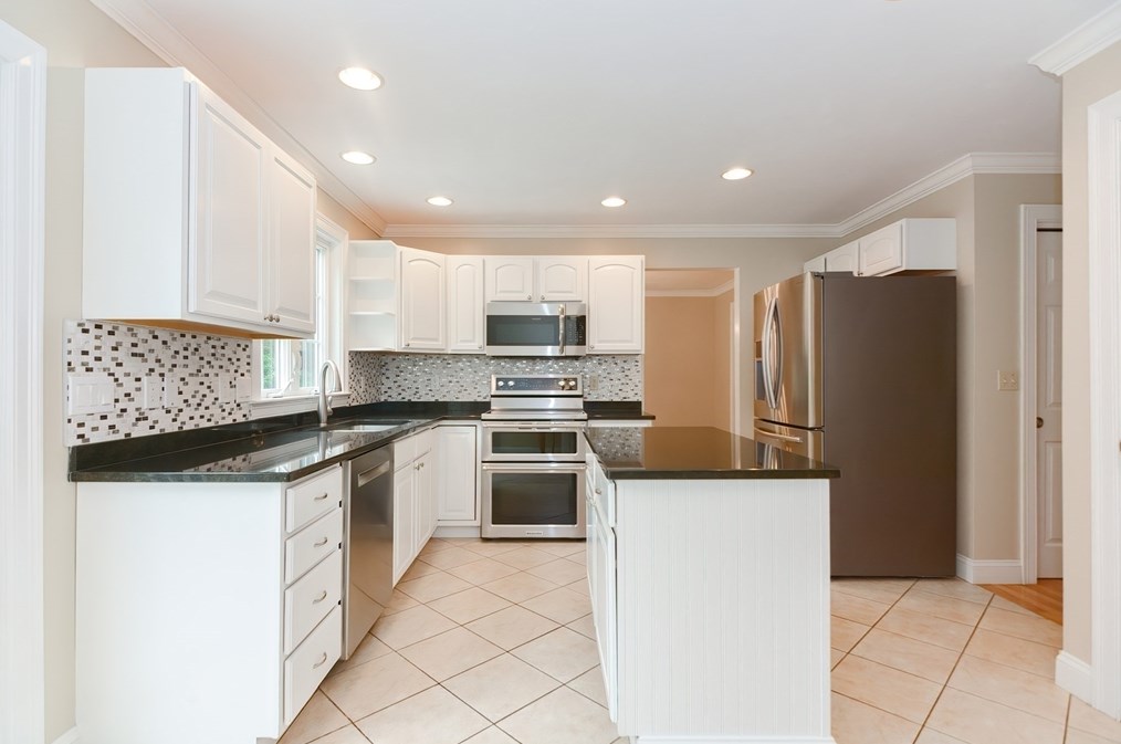 126 Pleasant St, Rehoboth MA  02769-1622 exterior