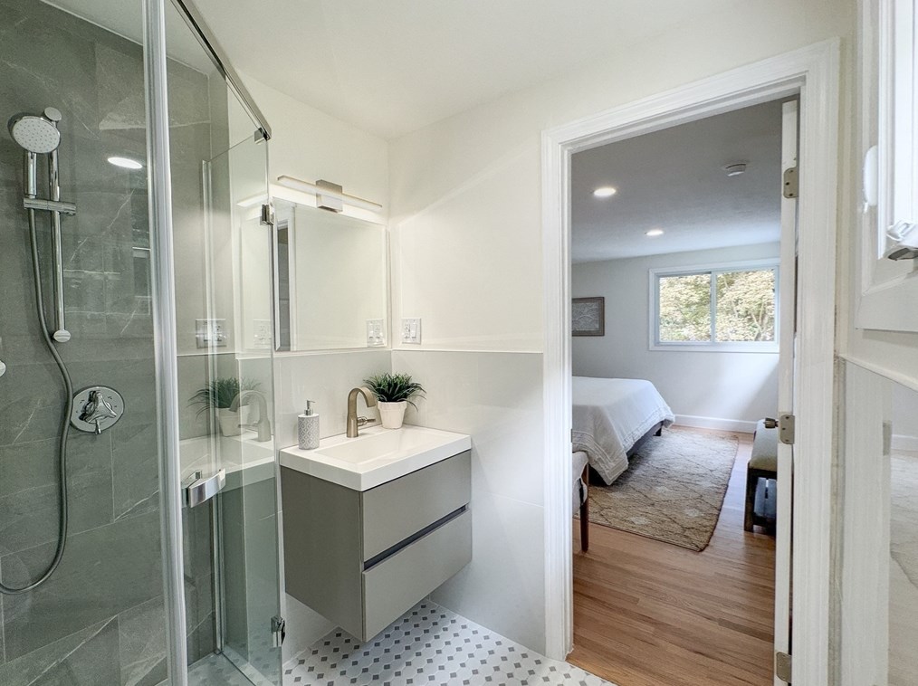 115 Hollingsworth Rd, Milton MA  02186-1018 exterior