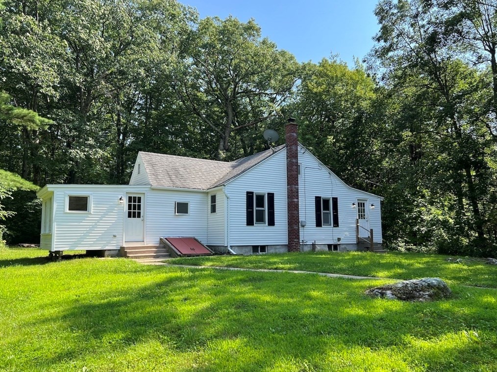 42 New State Rd, Montgomery, MA 01085