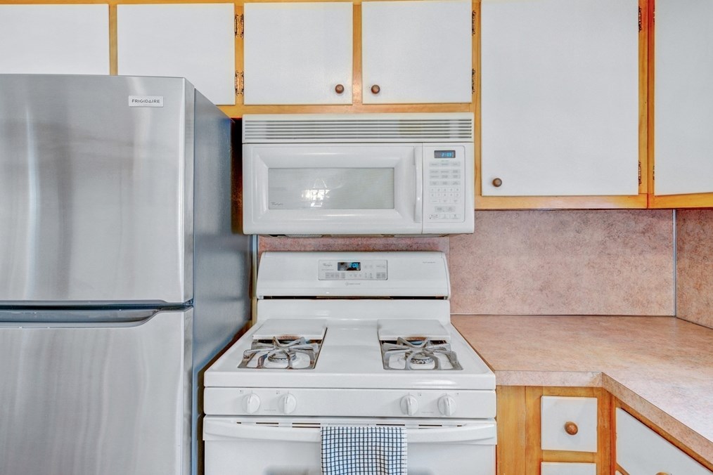 9 Muriel Ln, Milford MA  01757-1526 exterior