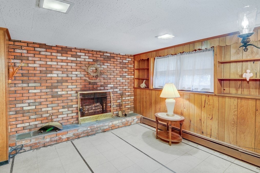 9 Muriel Ln, Milford MA  01757-1526 exterior