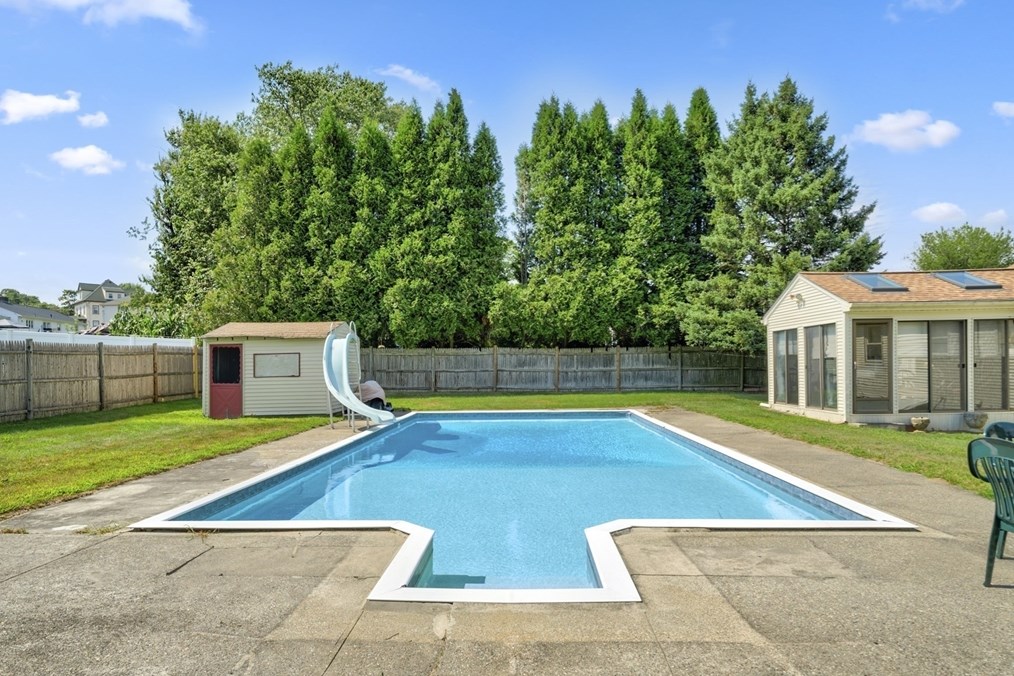 9 Muriel Ln, Milford MA  01757-1526 exterior