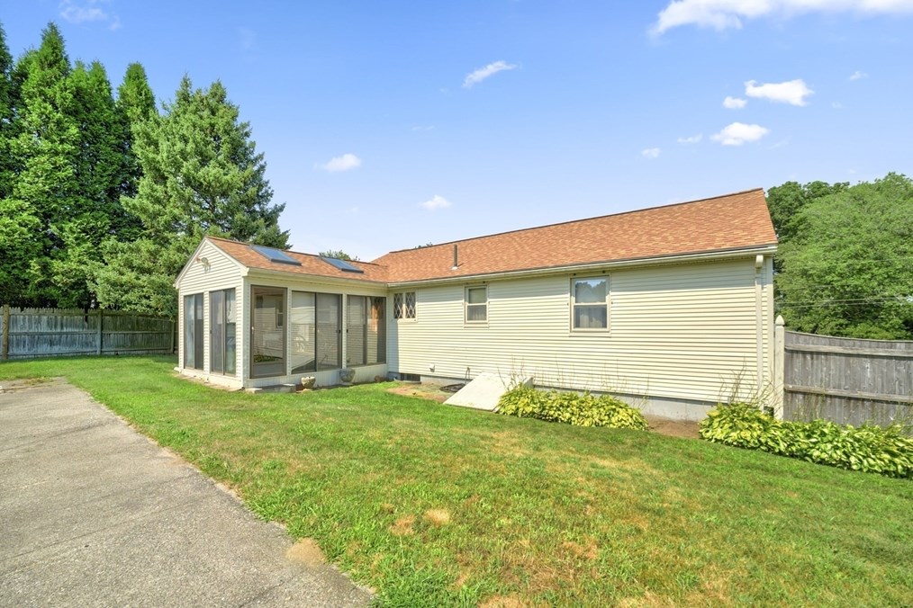 9 Muriel Ln, Milford MA  01757-1526 exterior