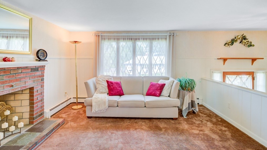 9 Muriel Ln, Milford MA  01757-1526 exterior