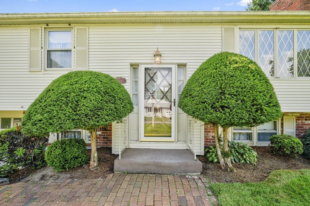 9 Muriel Ln, Milford, MA 01757-1526