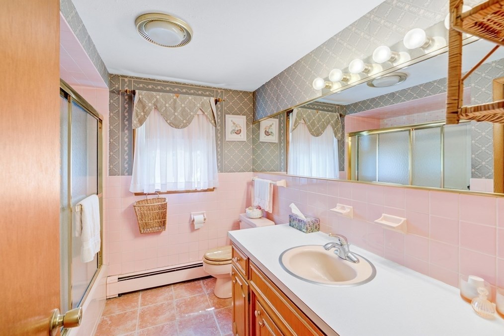 9 Muriel Ln, Milford MA  01757-1526 exterior