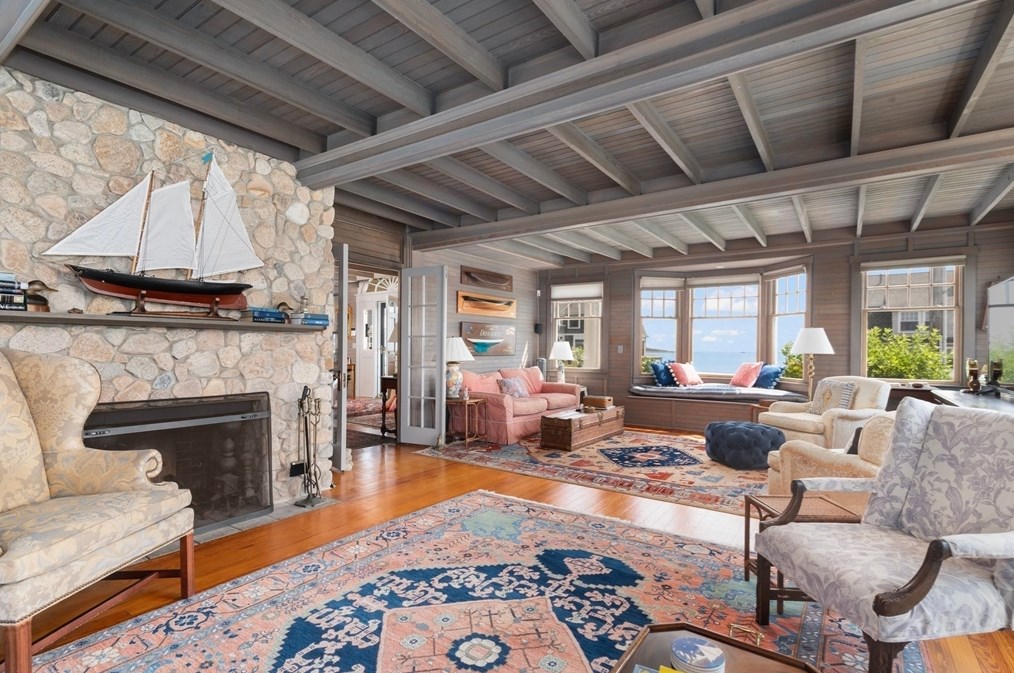 86 Naushon Ave, Dartmouth, MA 02748-1325