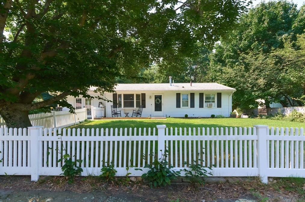 403 Caroline Dr, Bellingham, MA 02019