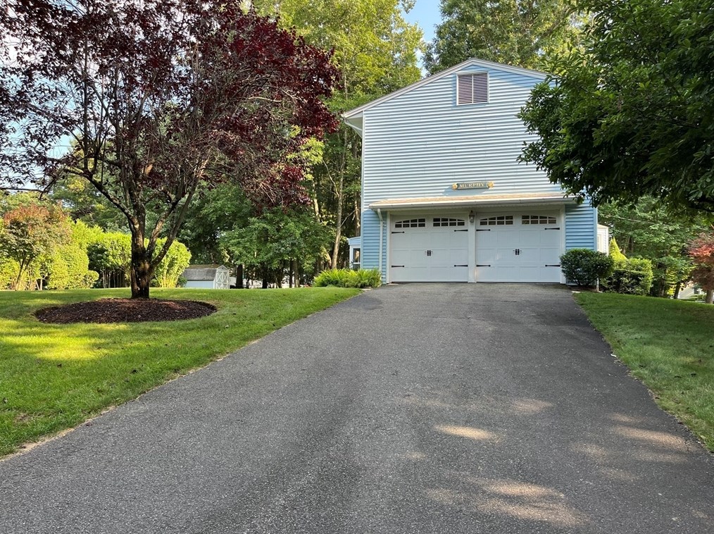 199 Brookwood Dr, Springfield, MA 01106