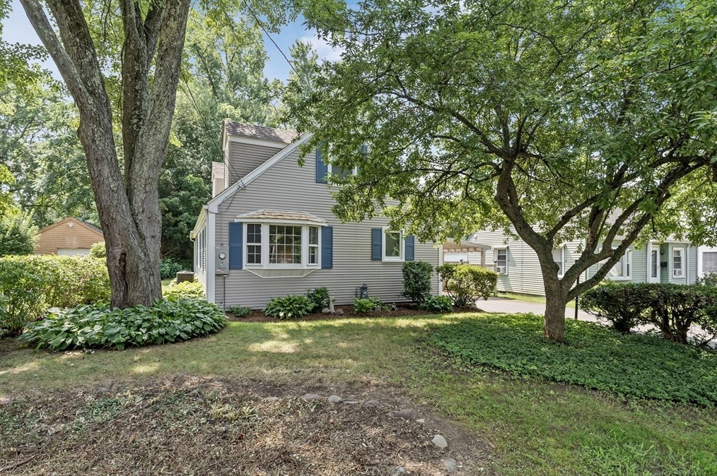 91 Carr Ave, Agawam, MA 01001