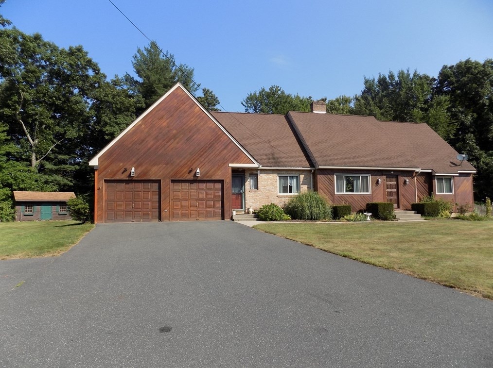 19 Tow Path Ln, Montgomery, MA 01085