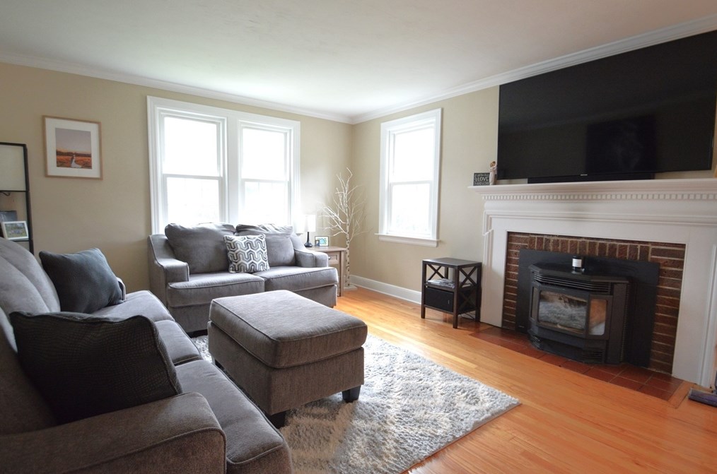 403 June St, Worcester MA  01602-2848 exterior