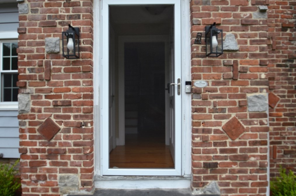 403 June St, Worcester MA  01602-2848 exterior