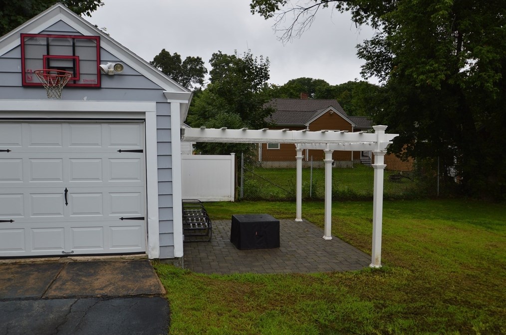 403 June St, Worcester MA  01602-2848 exterior