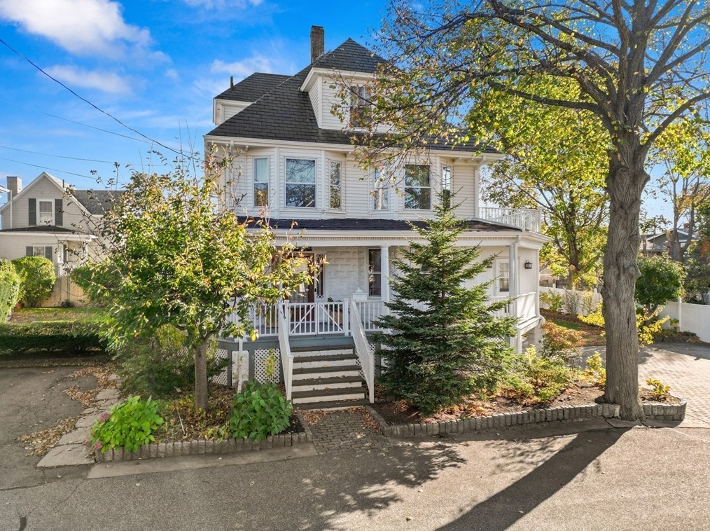16 Pearl Rd, Nahant, MA 01908