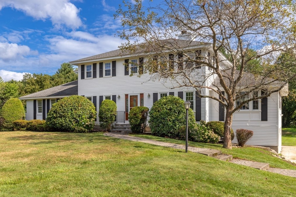 13 Tanglewood Dr, Chelmsford, MA 01824