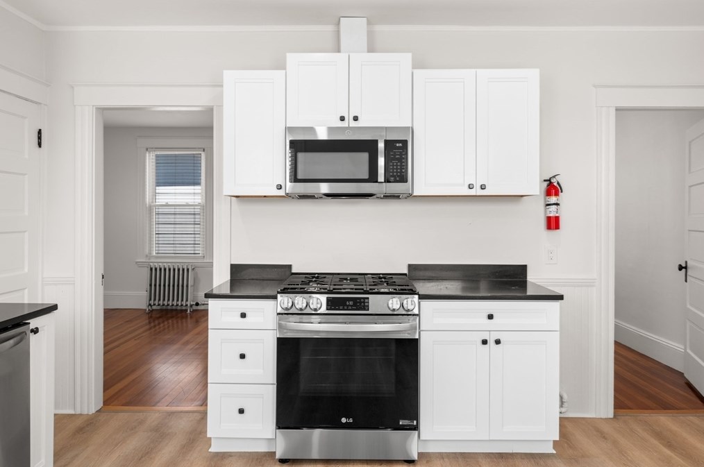 14 Pratt St #2, Salem, MA 01970