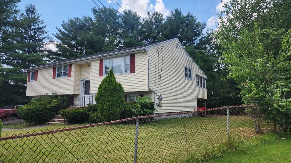 35 Delorenzo Dr, Randolph, MA 02368