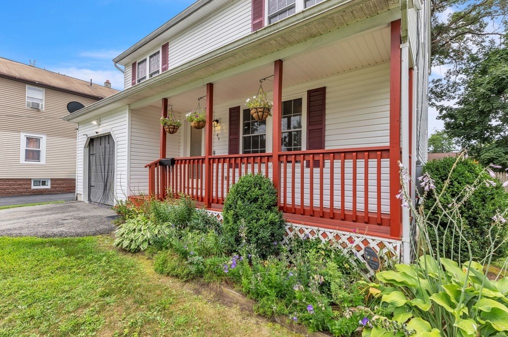 44 Border St, Springfield, MA 01104