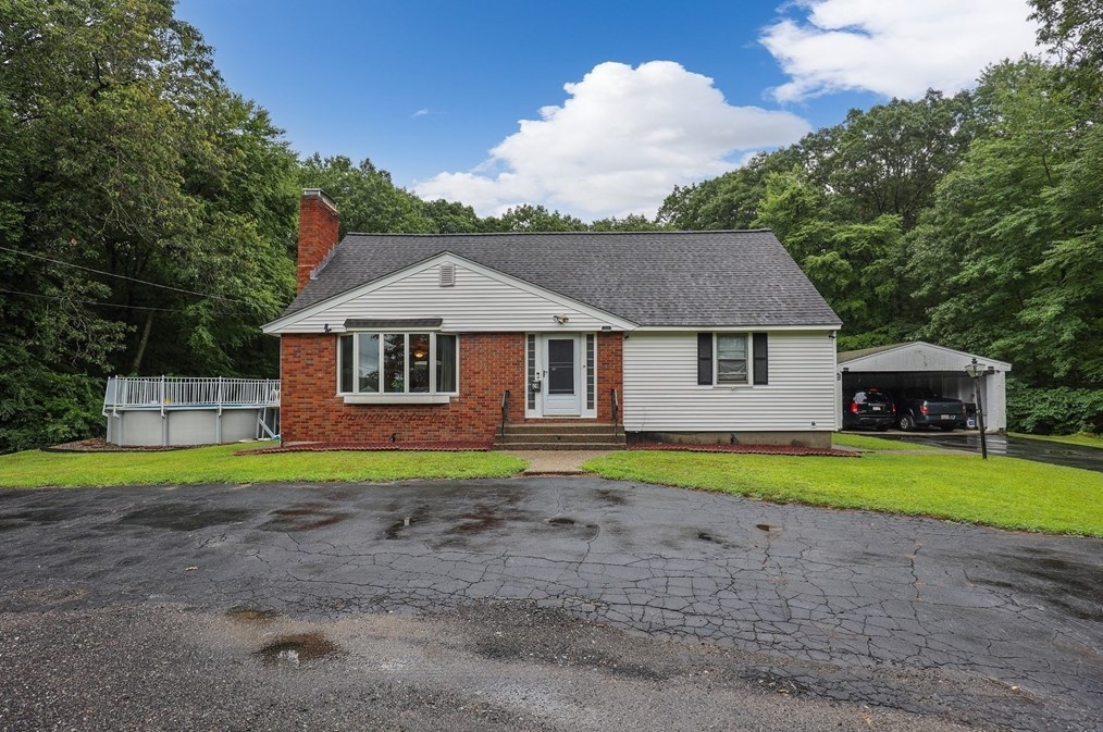 24 Aurora St, Worcester, MA 01607