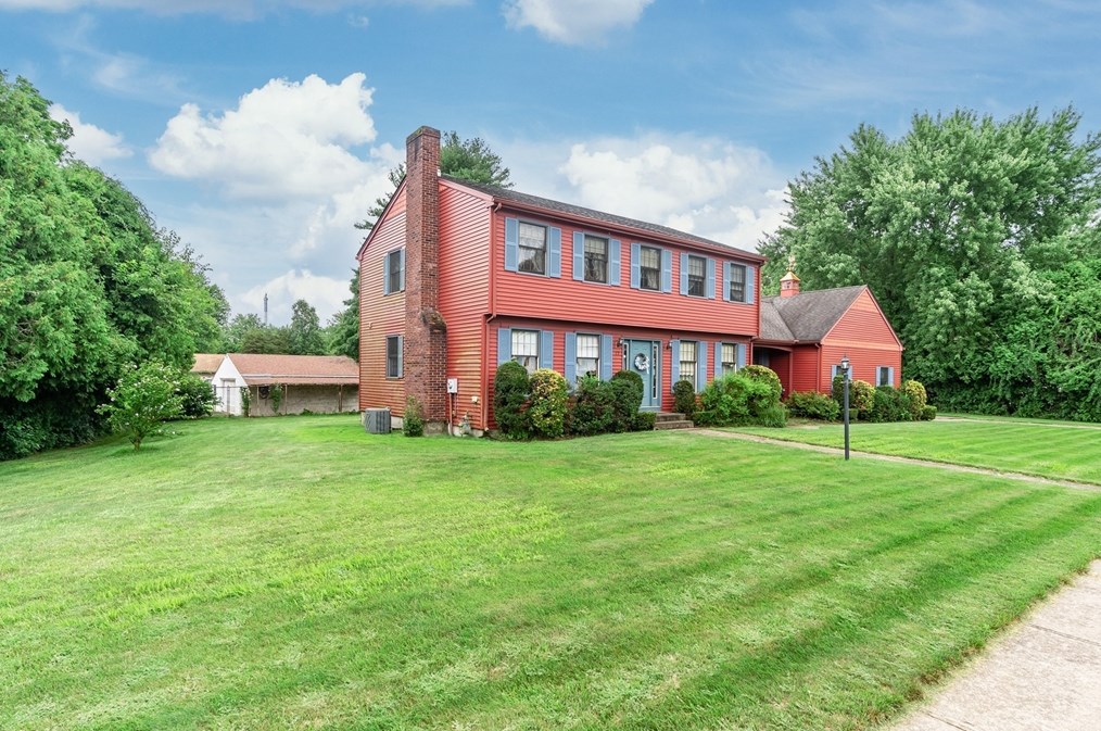 17 S Brooke Ln, Agawam, MA 01001