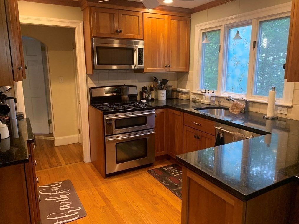 134 Woodcliff Rd, Newton MA 02461-1839 exterior