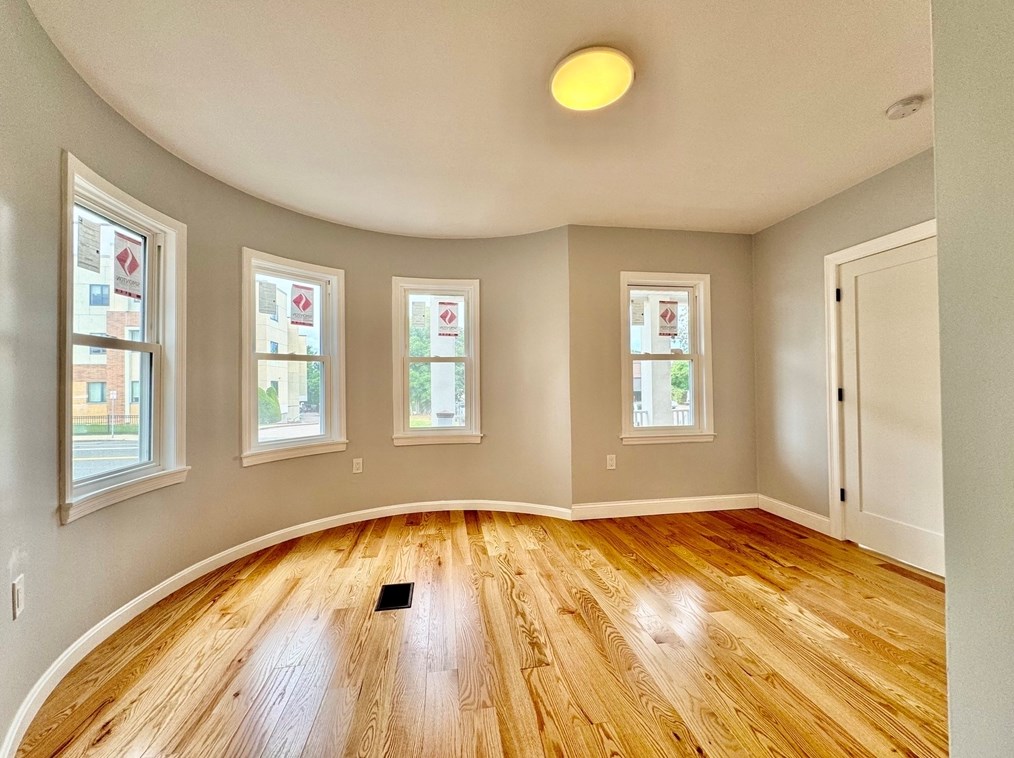 305 Washington St, Quincy, MA 02169