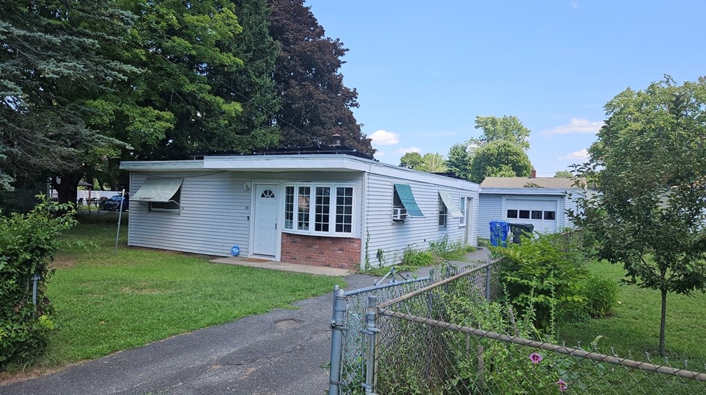 45 Wallace St, Springfield, MA 01119