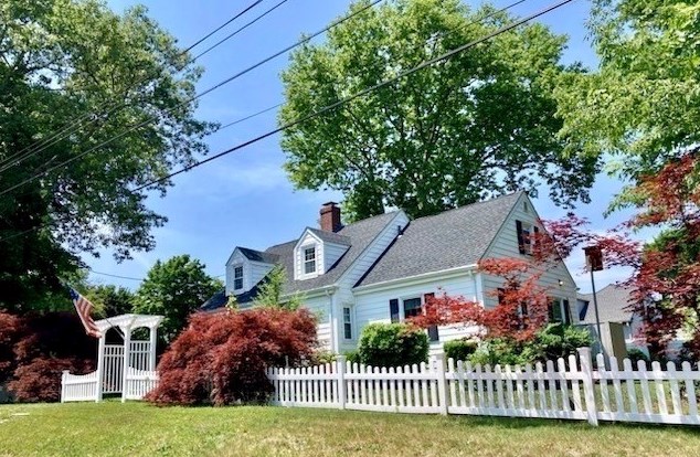 147 Huntington Ave, Dartmouth, MA 02747-3271