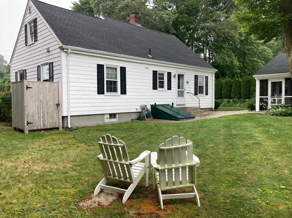 147 Huntington Ave, Dartmouth MA 02747-3271 exterior