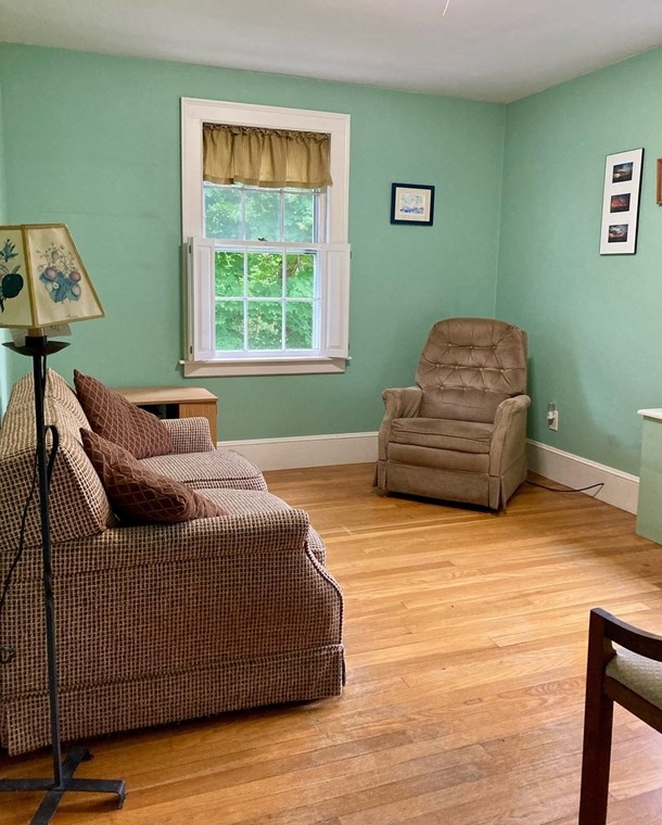 147 Huntington Ave, Dartmouth MA 02747-3271 exterior