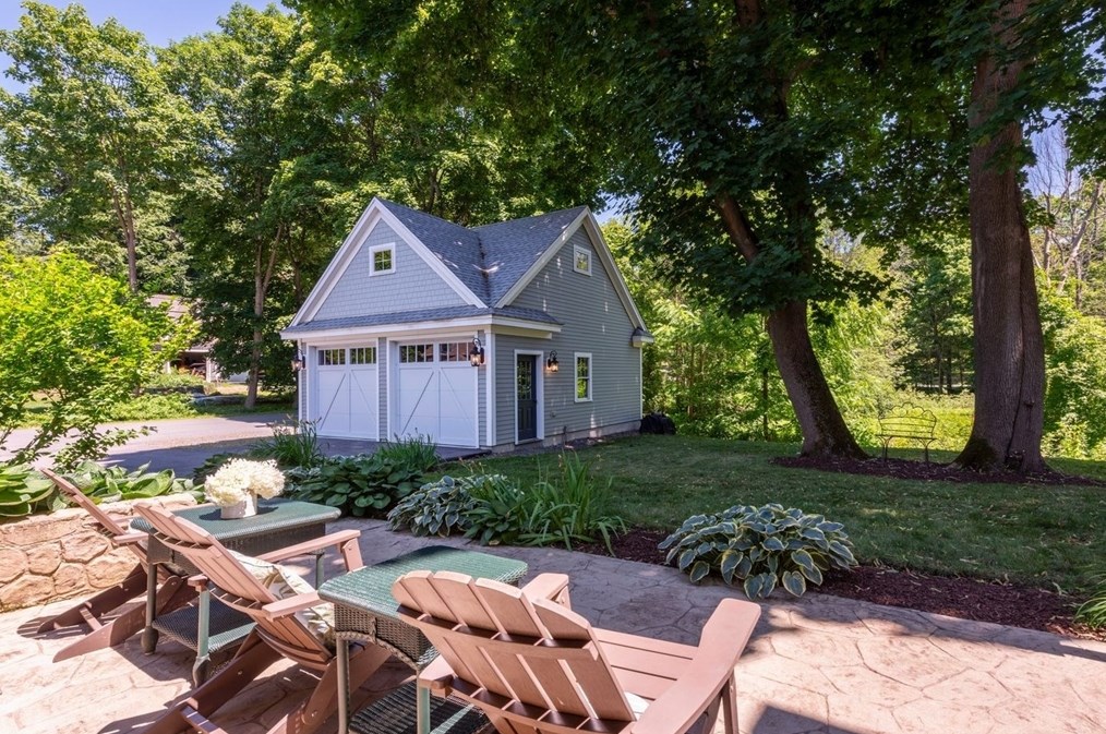 7 Woods Ln, Ipswich, MA 01938