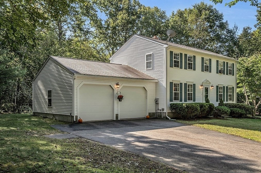 44 Dogwood Rd, Hubbardston, MA 01452-1607