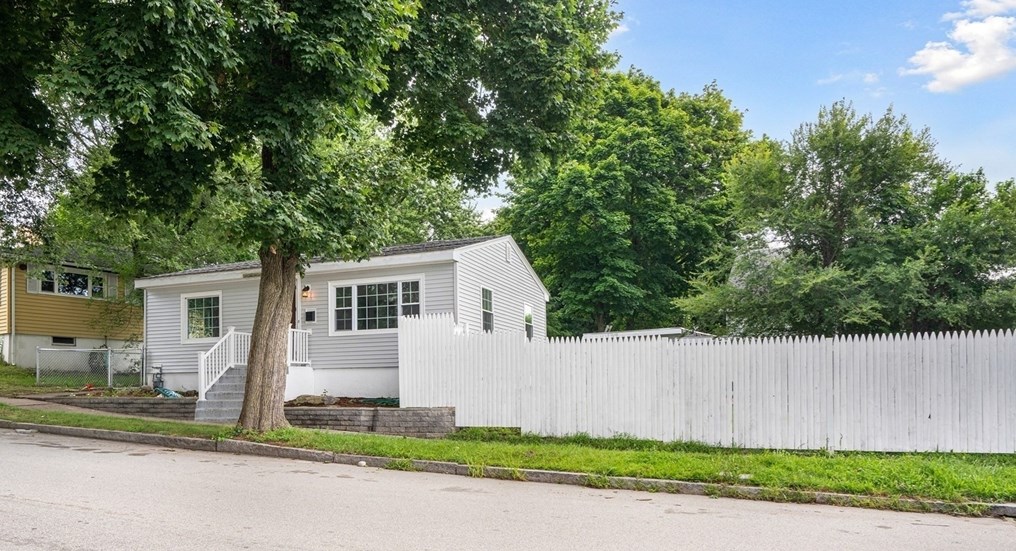 23 Lamar Ave, Worcester, MA 01604