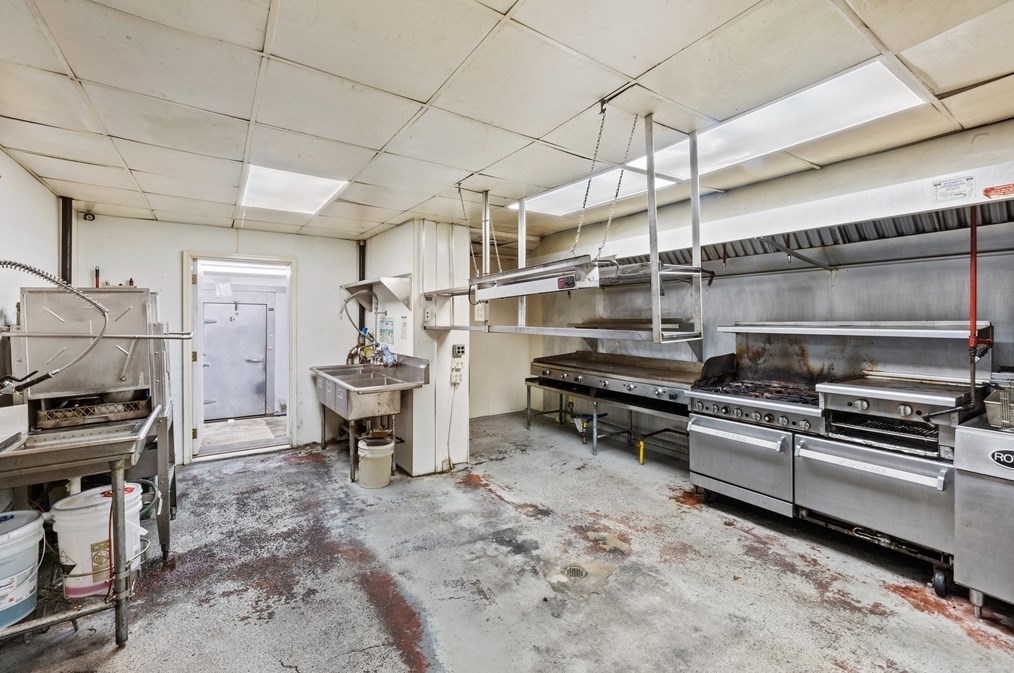 390 Main St, Fairhaven MA 02719-3485 exterior