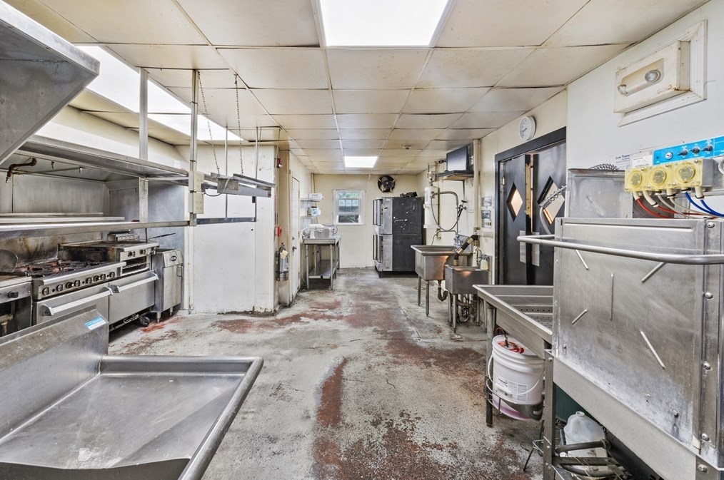 390 Main St, Fairhaven MA 02719-3485 exterior