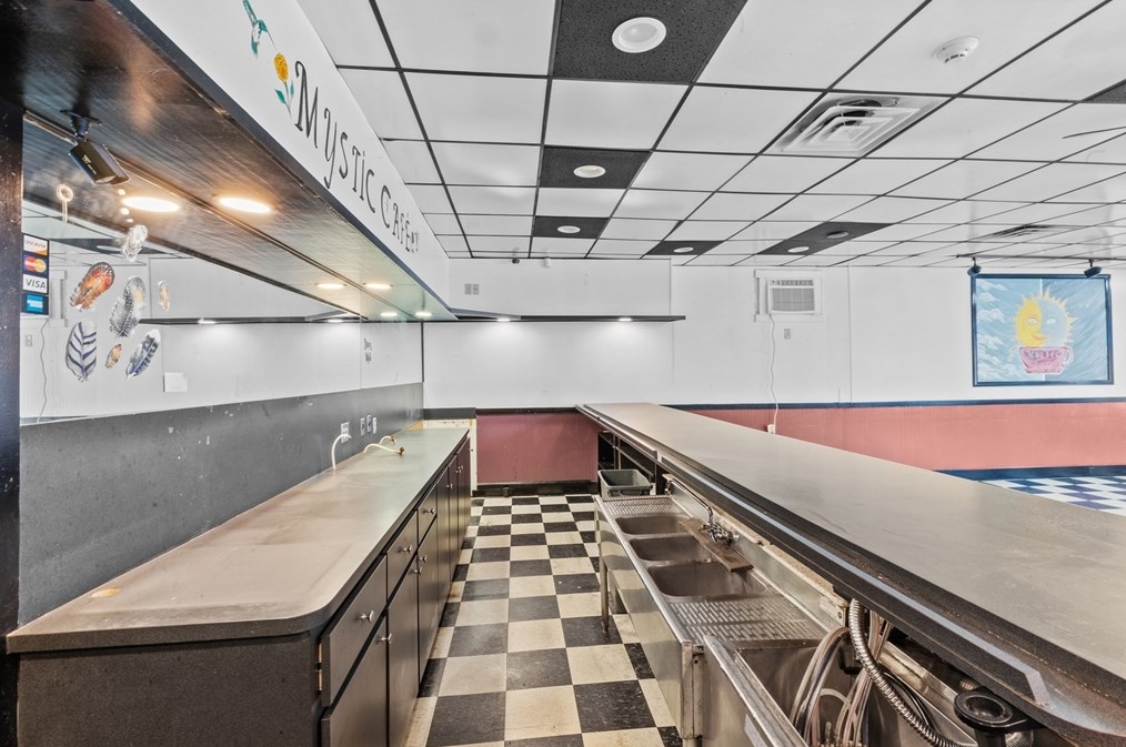 390 Main St, Fairhaven MA 02719-3485 exterior